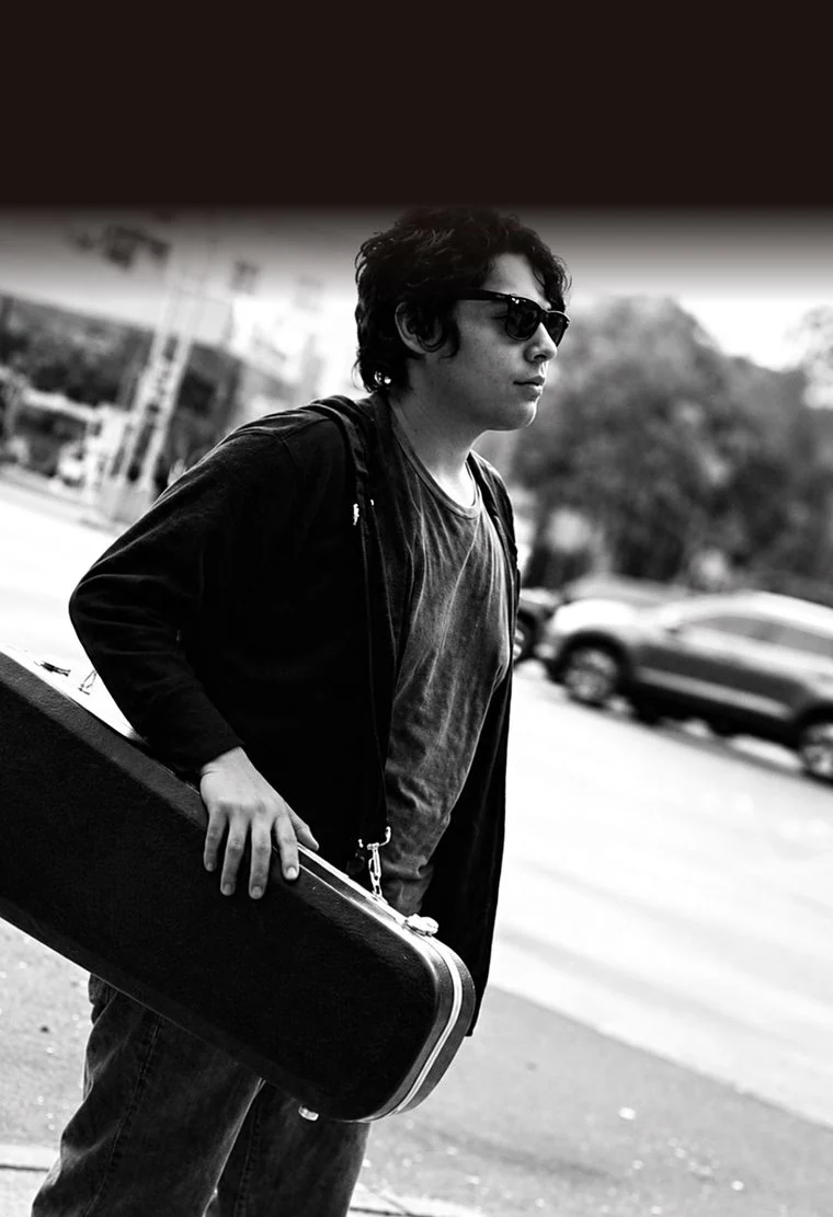 Daniel Hiram, violinista profesional en la Ciudad de México